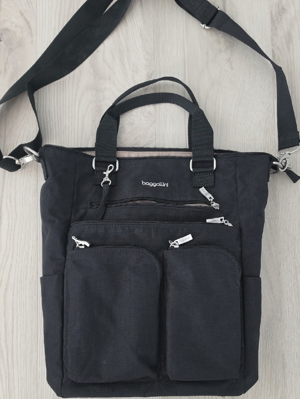Baggallini Black Men’s Convertible Messenger Tote